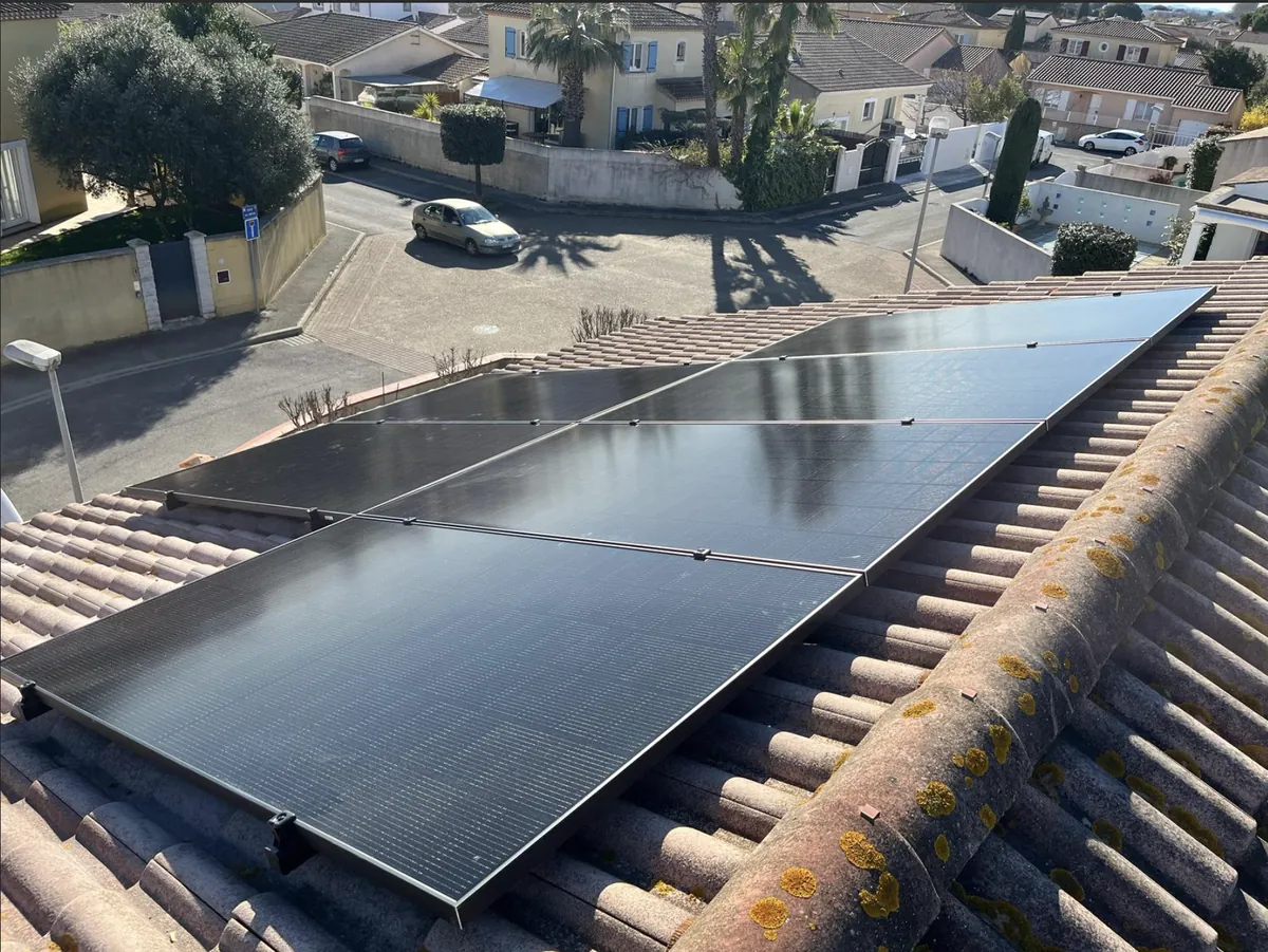 Panneaux photovoltaïques installés sur une maison